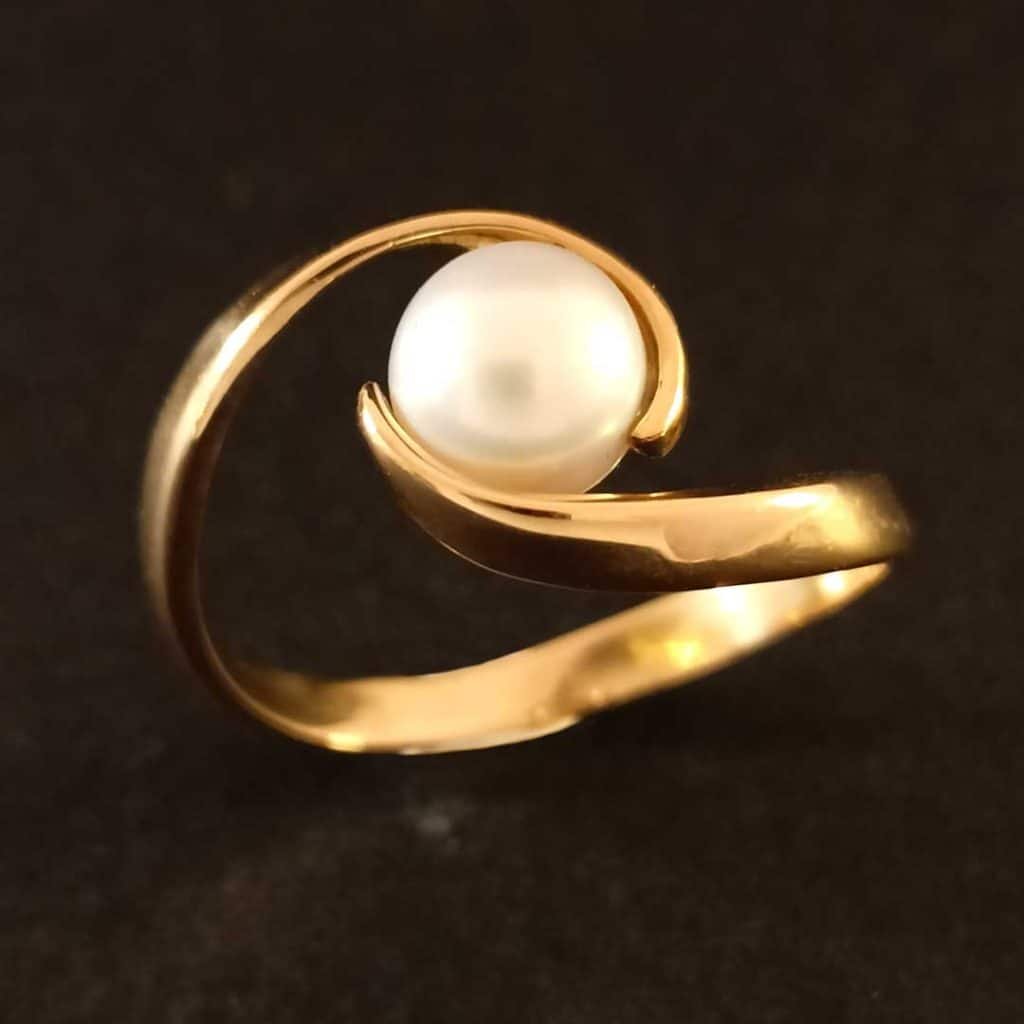 Joyas por encargo Anillo perla y oro reciclado