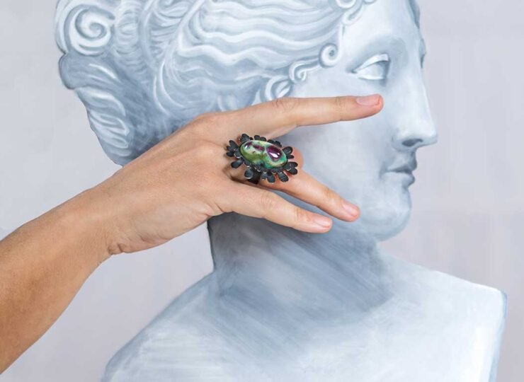 Rubí, piedra del mes de julio, en una joya artesanal de Valentina Falchi.